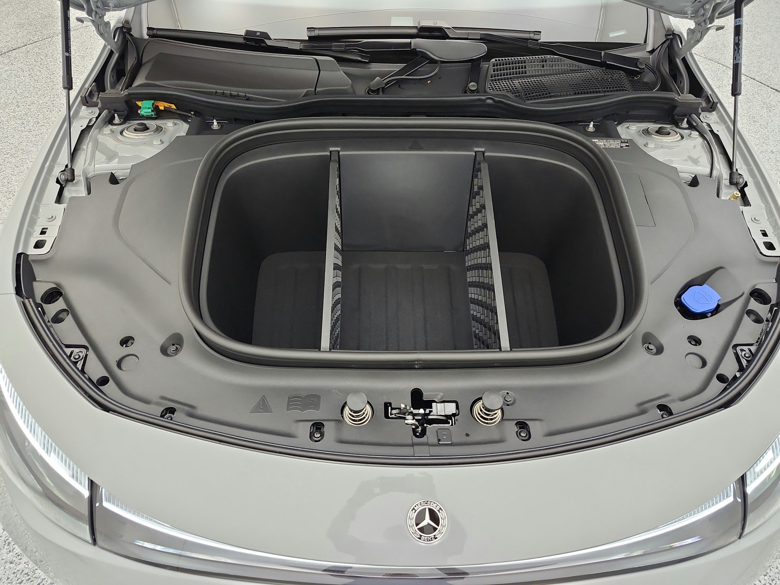 New 2027 MANUFAKTUR Alpine Grey Mercedes-Benz CLA 350 Electric 4MATIC® image 12