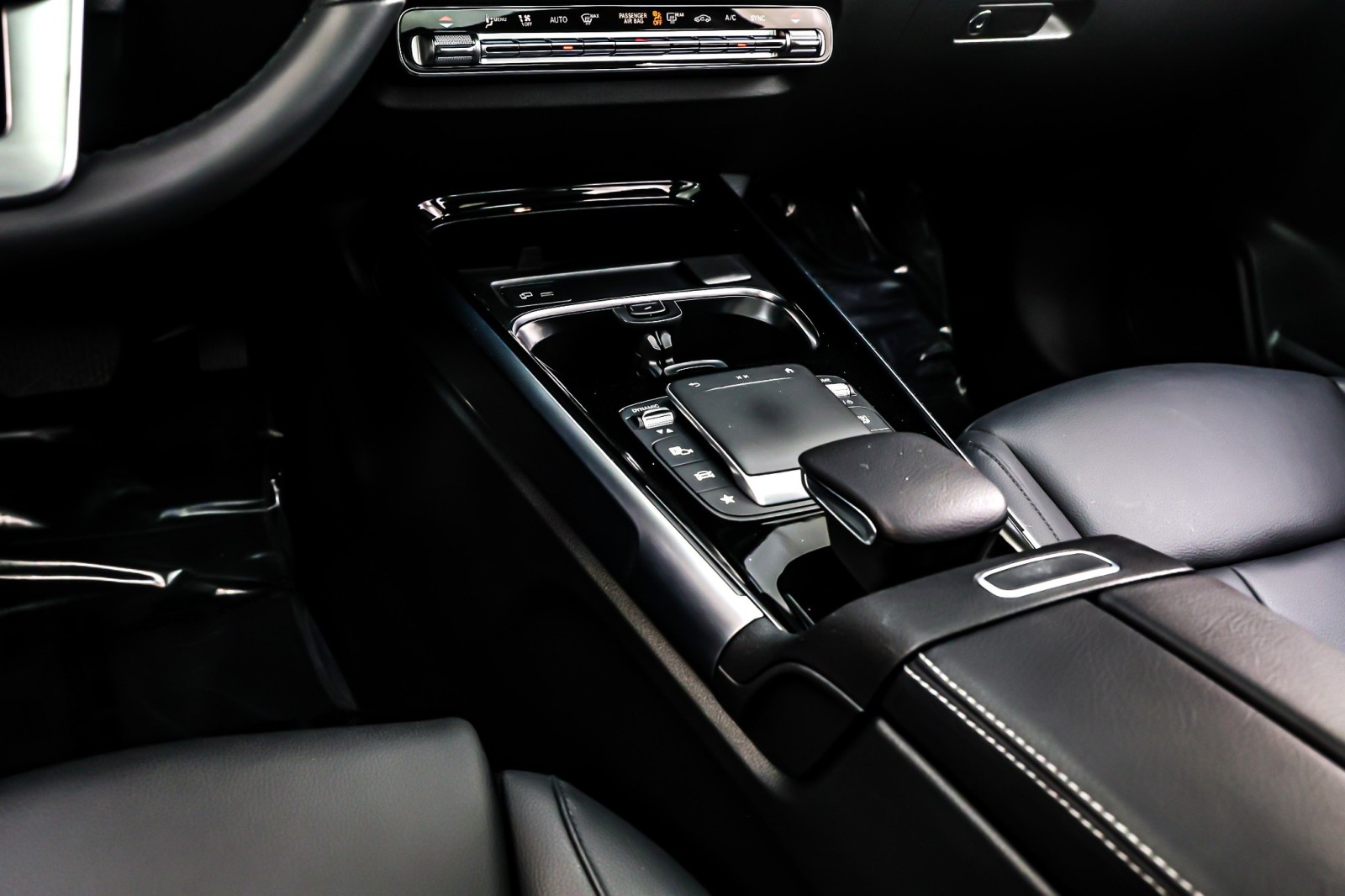 Used 2022 Mountain Grey Metallic Mercedes-Benz GLB 250 SUV image 7