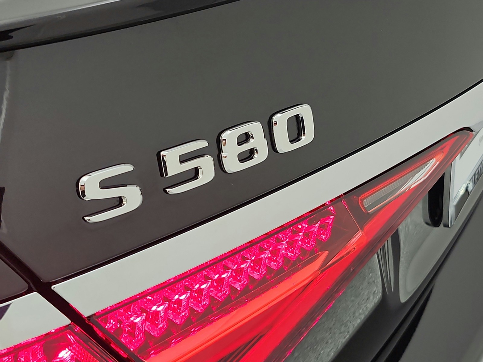 New 2026 Obsidian Black Metallic Mercedes-Benz S 580 image 16