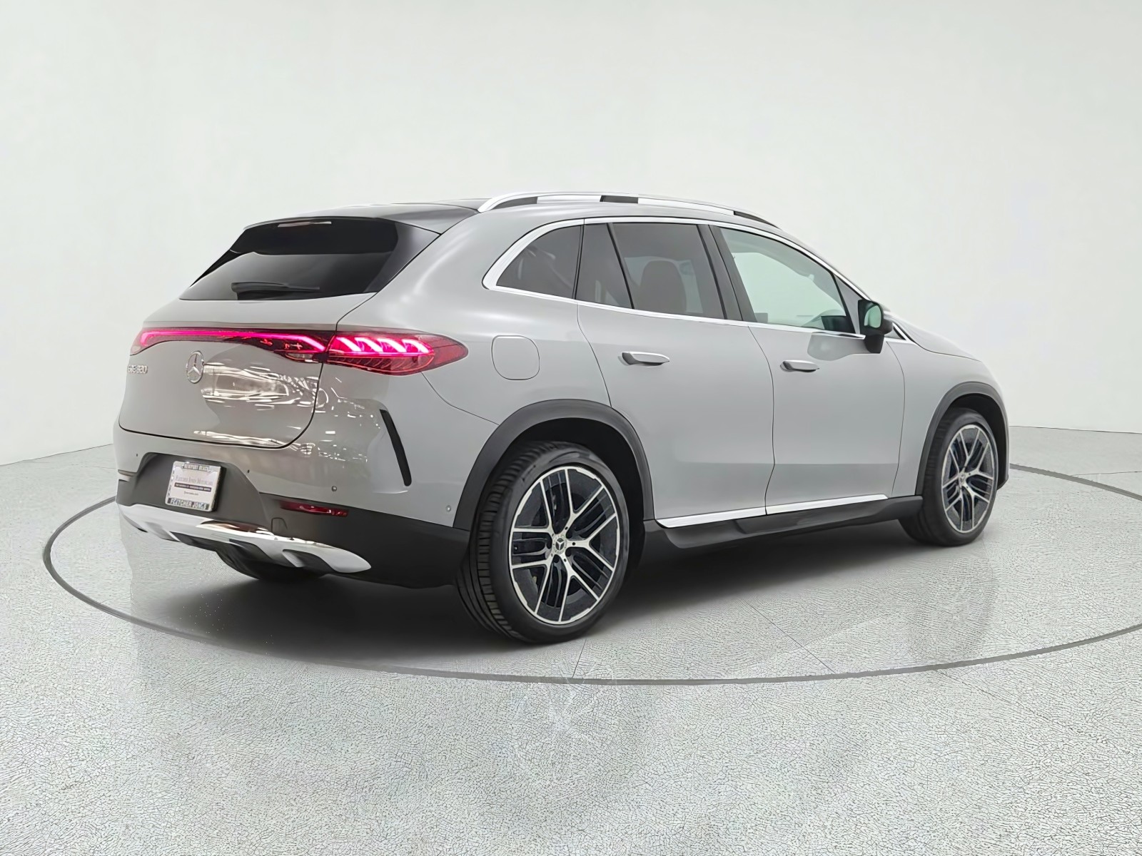 New 2027 MANUFAKTUR Alpine Grey Mercedes-Benz EQE 320 4MATIC® SUV image 5