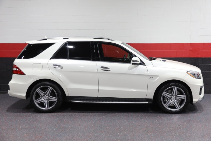 2013 Mercedes-Benz ML63 AMG 4-Matic 4dr Suv in , 