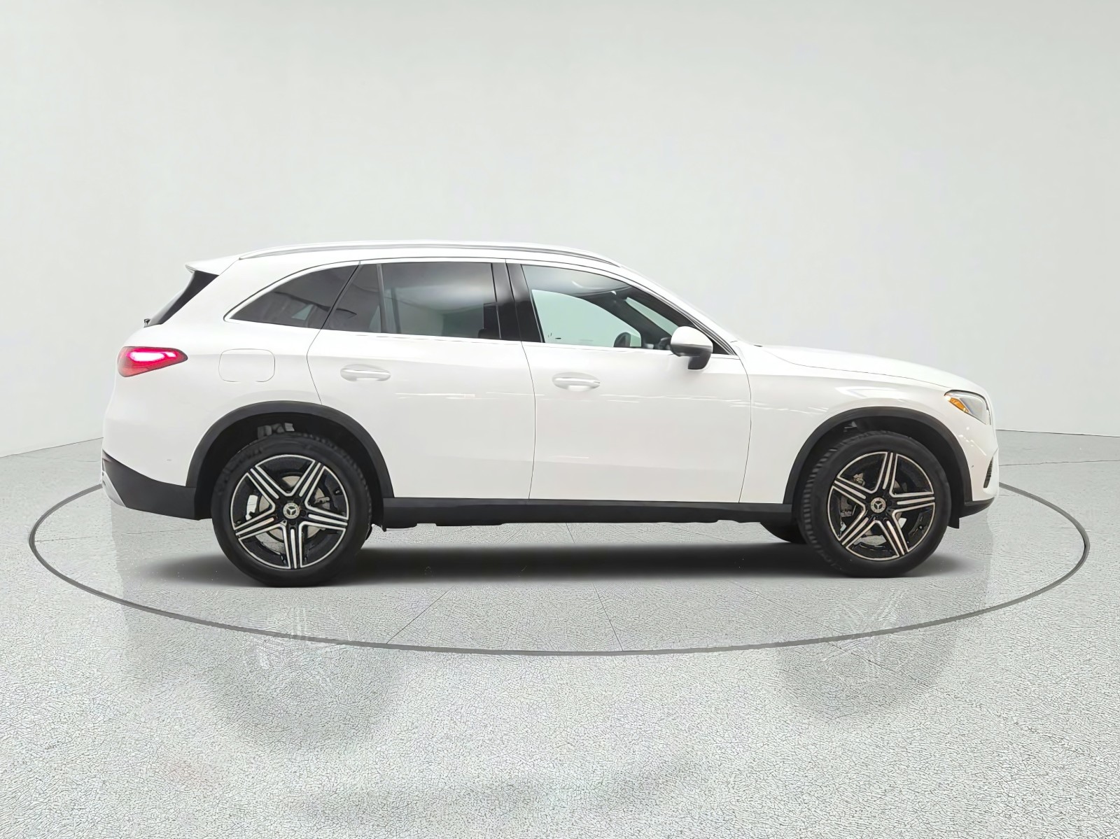 New 2027 Polar White Mercedes-Benz GLC 300 SUV image 4