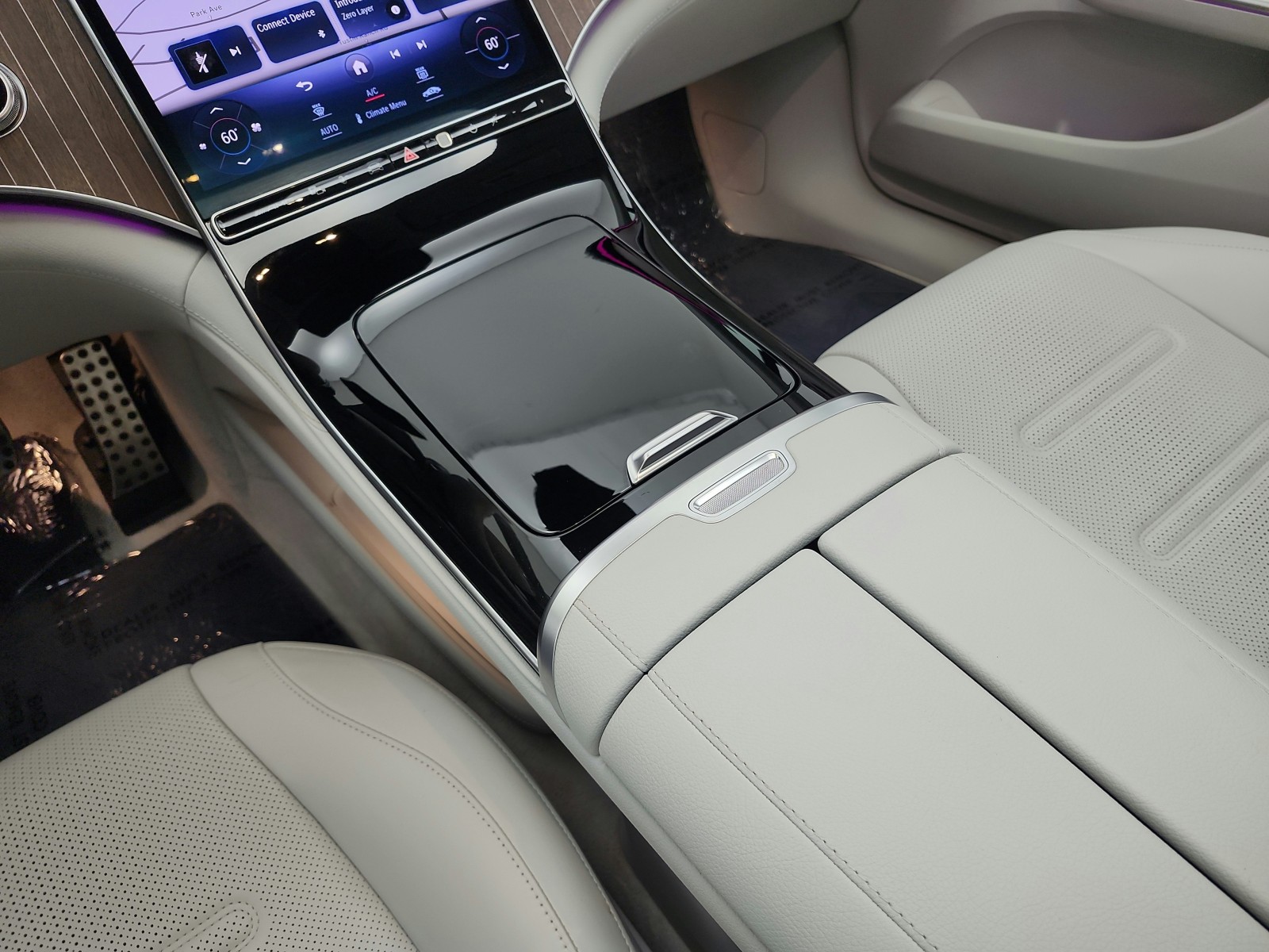 Used 2023 MANUFAKTUR Moonlight White Metallic Mercedes-Benz AMG® EQE 4MATIC+ Sedan image 30