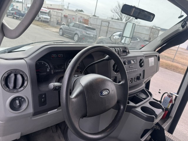 2009 Ford E 350 Wheelchair Capable Bus  in , 