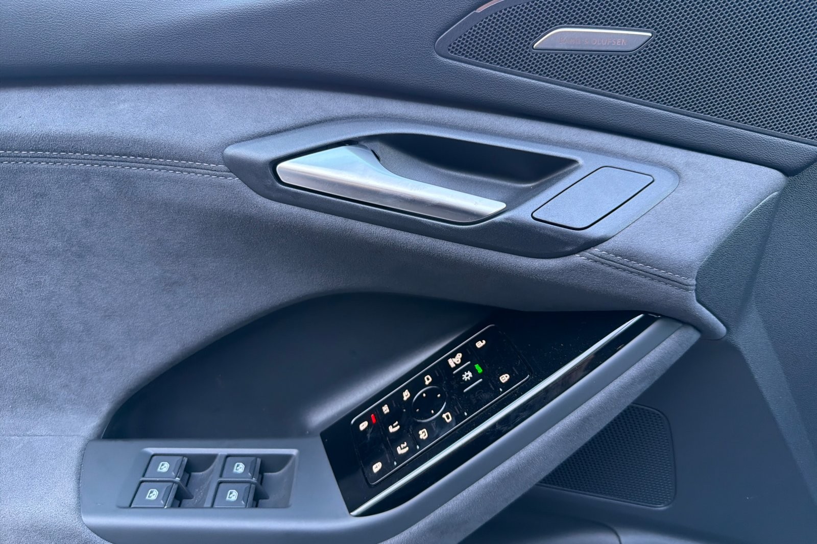 New 2027 Daytona Gray Pearl Effect Audi Premium Plus quattro image 10