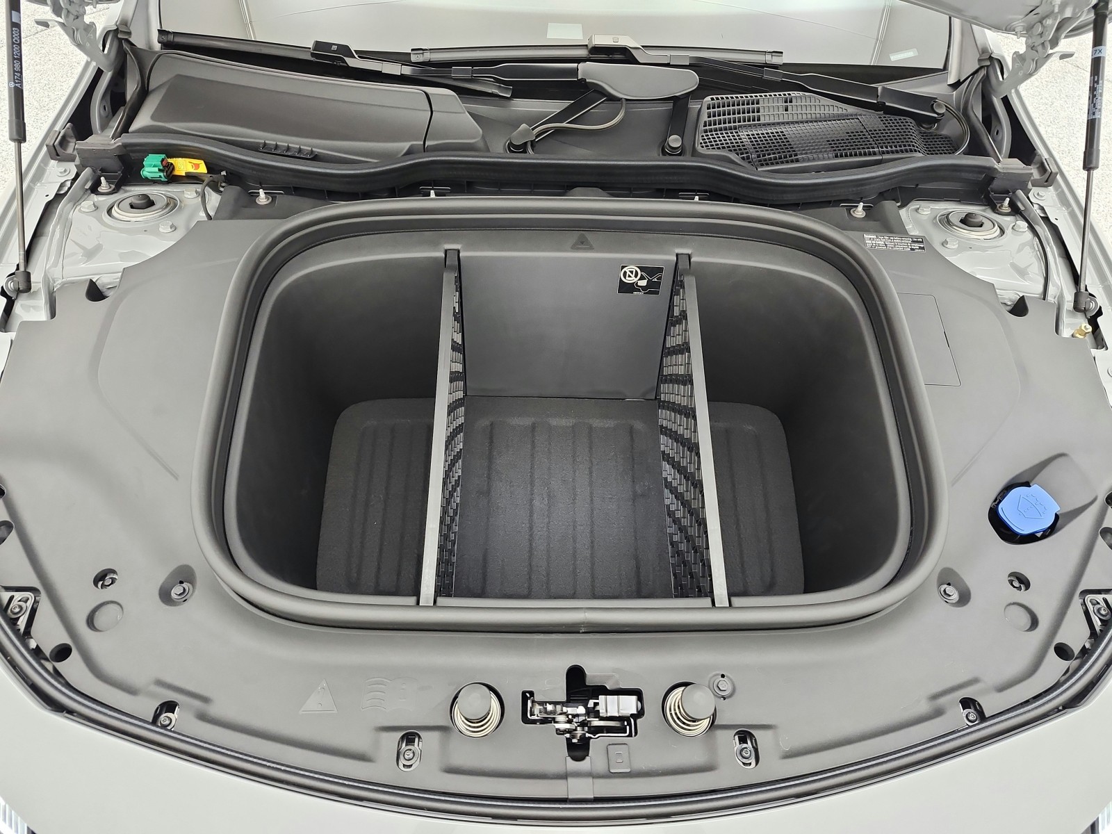 New 2027 MANUFAKTUR Alpine Grey Mercedes-Benz CLA 350 Electric 4MATIC® image 12