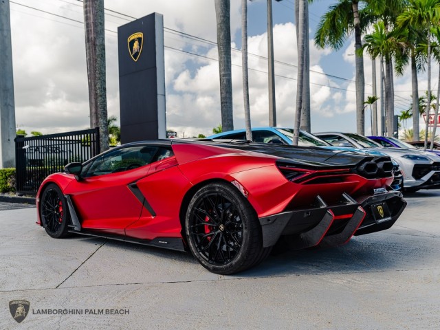 Lamborghini Revuelto