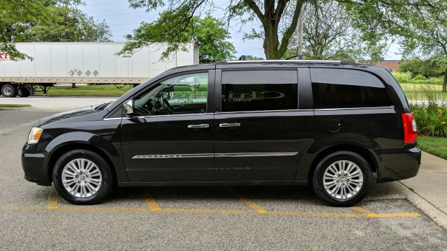 2014 Chrysler Town & Country Limited 4