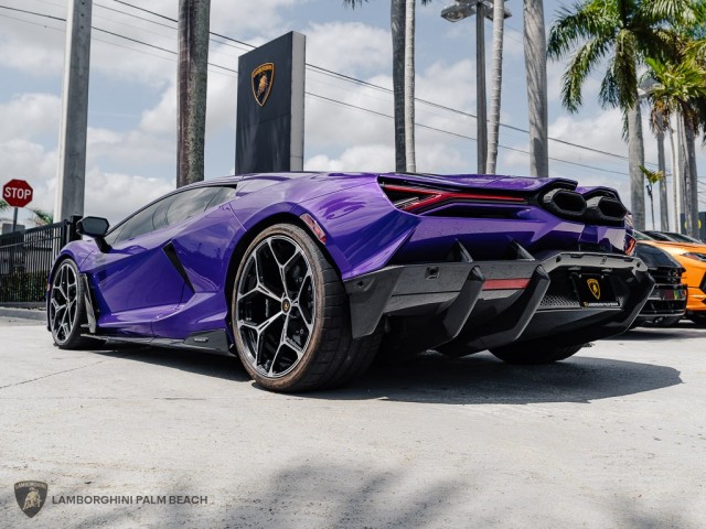 Lamborghini Revuelto