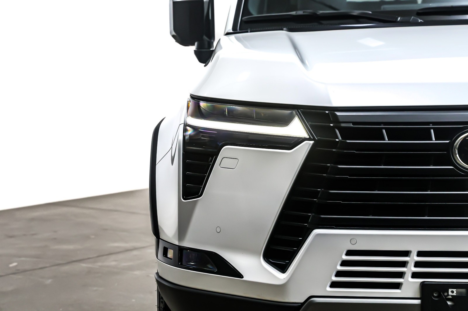 Used 2024 Eminent White Pearl Lexus GX 550 Overtrail+ image 15