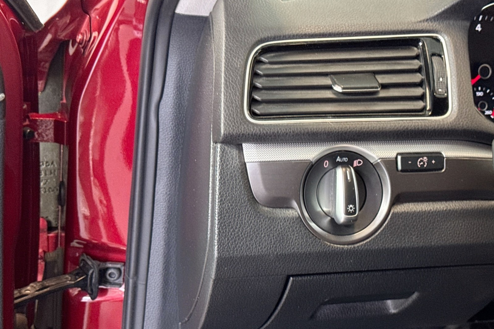 Used 2017 Fortana Red Volkswagen R-Line w/Comfort Pkg image 10