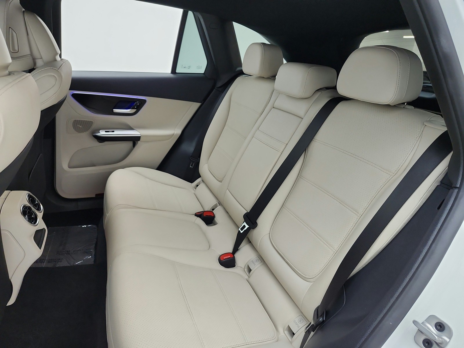Certified Used 2026 Polar White Mercedes-Benz GLC 300 SUV image 13