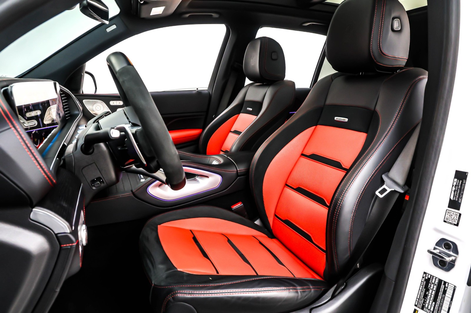 Used 2025 MANUFAKTUR Moonlight White Metal Mercedes-Benz AMG® GLE 53 image 17