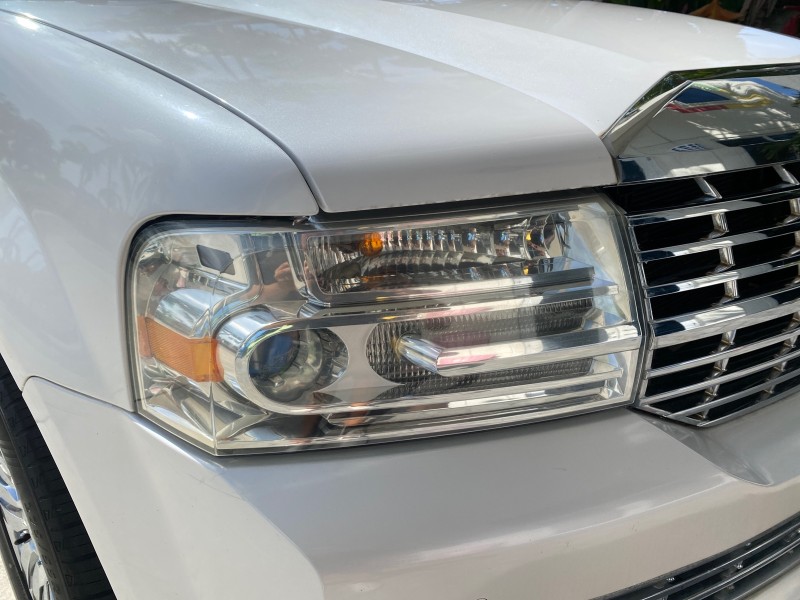 2010 Lincoln Navigator 4WD SUNROOF LOW MILES 31,209 in , 