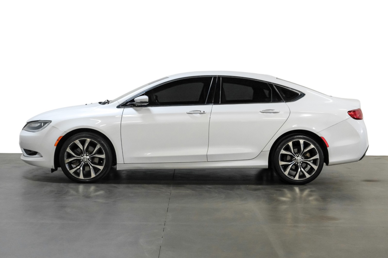 2015 Chrysler 200 C 10