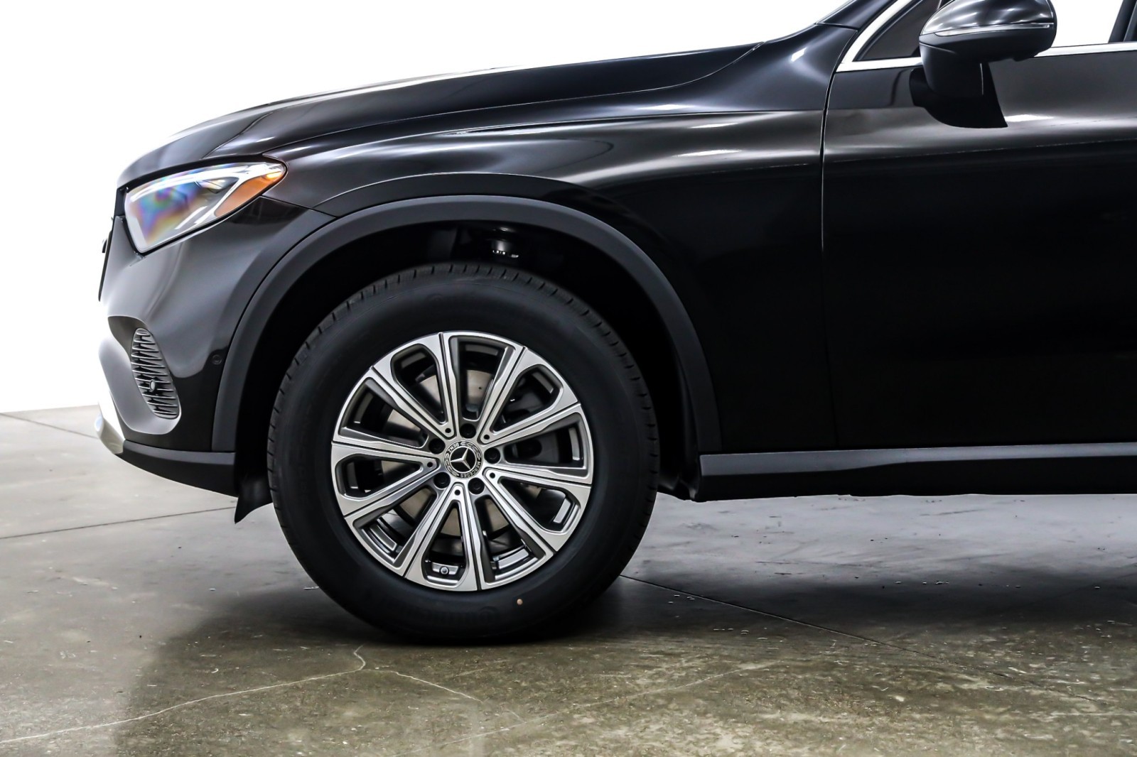 New 2026 Black Mercedes-Benz GLC 300 image 10