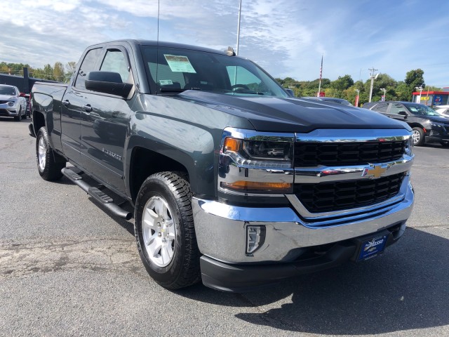 2017 Chevrolet Silverado 1500 LT 2