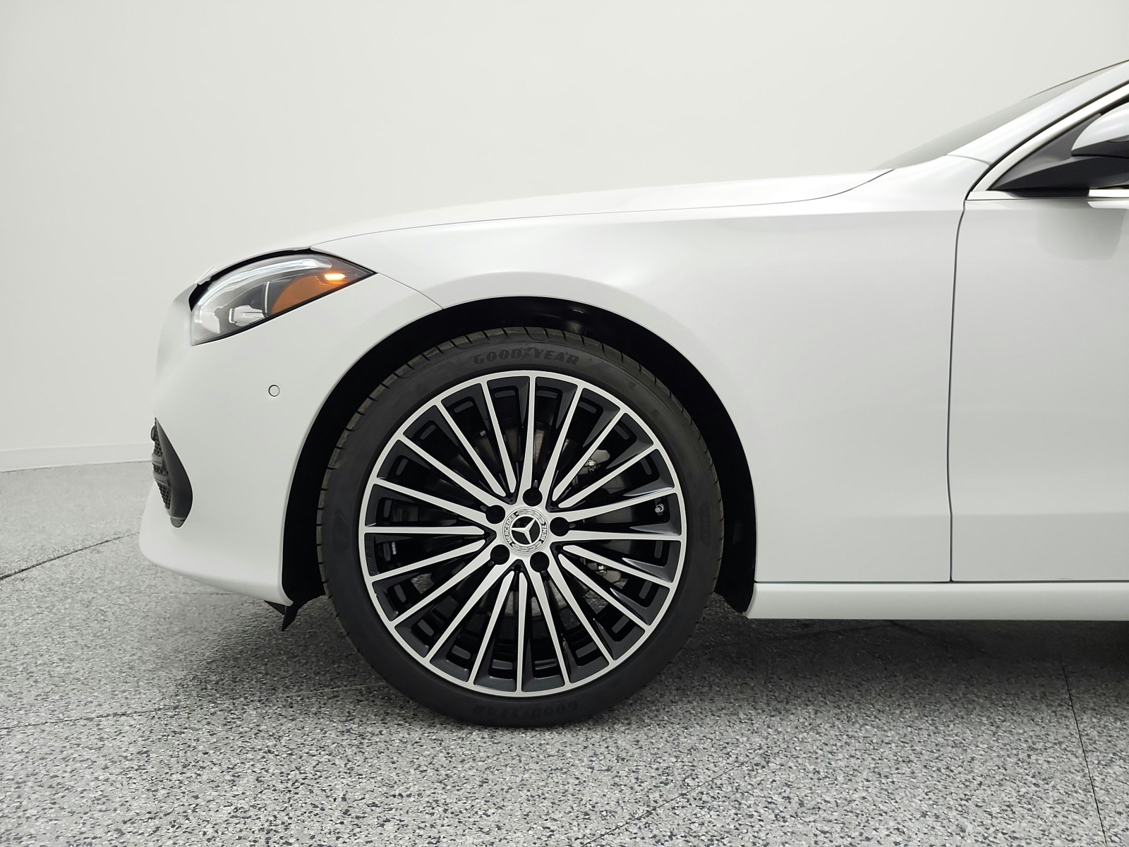 New 2026 MANUFAKTUR Moonlight White Metallic Mercedes-Benz C 300 image 12