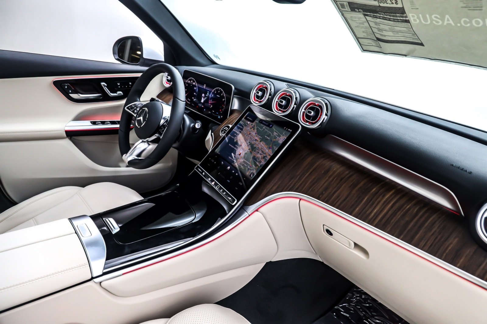 New 2026 Polar White Mercedes-Benz GLC 300 image 5