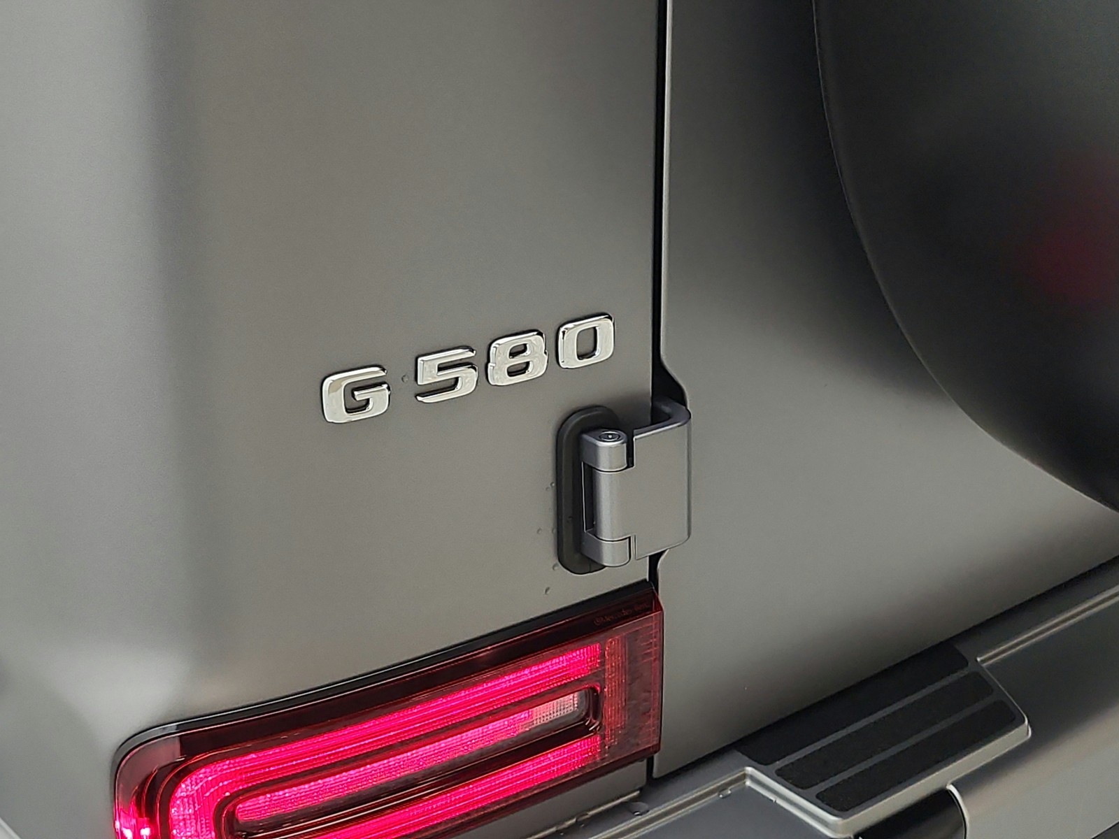 New 2026 MANUFAKTUR Platinum magno Mercedes-Benz G 580e image 10