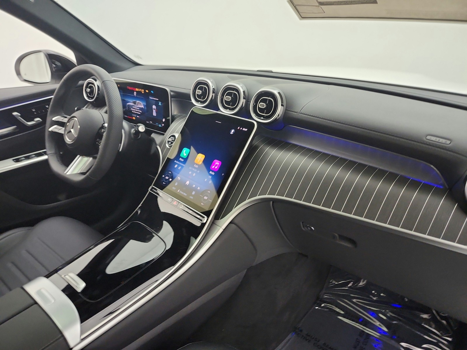 New 2026 Polar White Mercedes-Benz GLC 300 image 15