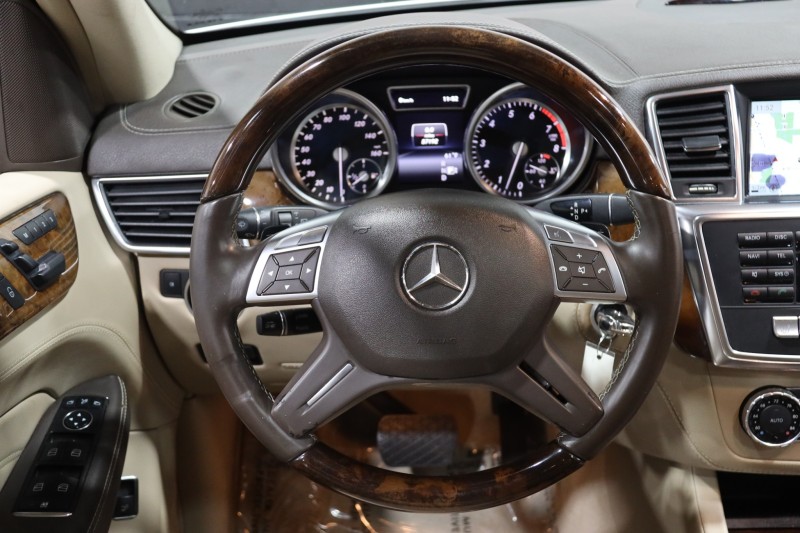 2014 Mercedes-Benz ML550 AMG Sport 4-Matic 4dr Suv in , 