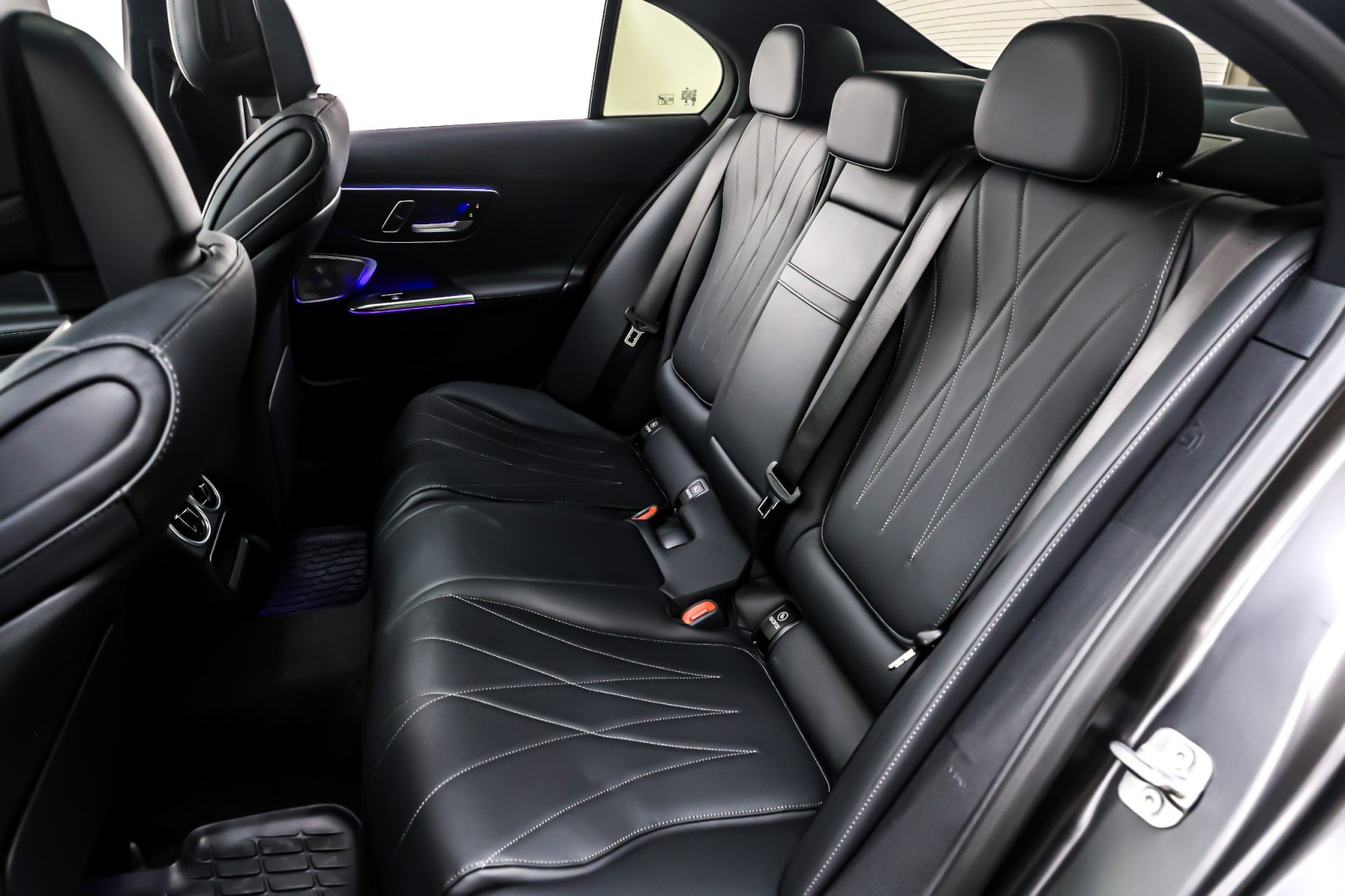 New 2026 MANUFAKTUR Graphite Grey Magno Mercedes-Benz AMG® C 63 S E Performance Sedan image 8