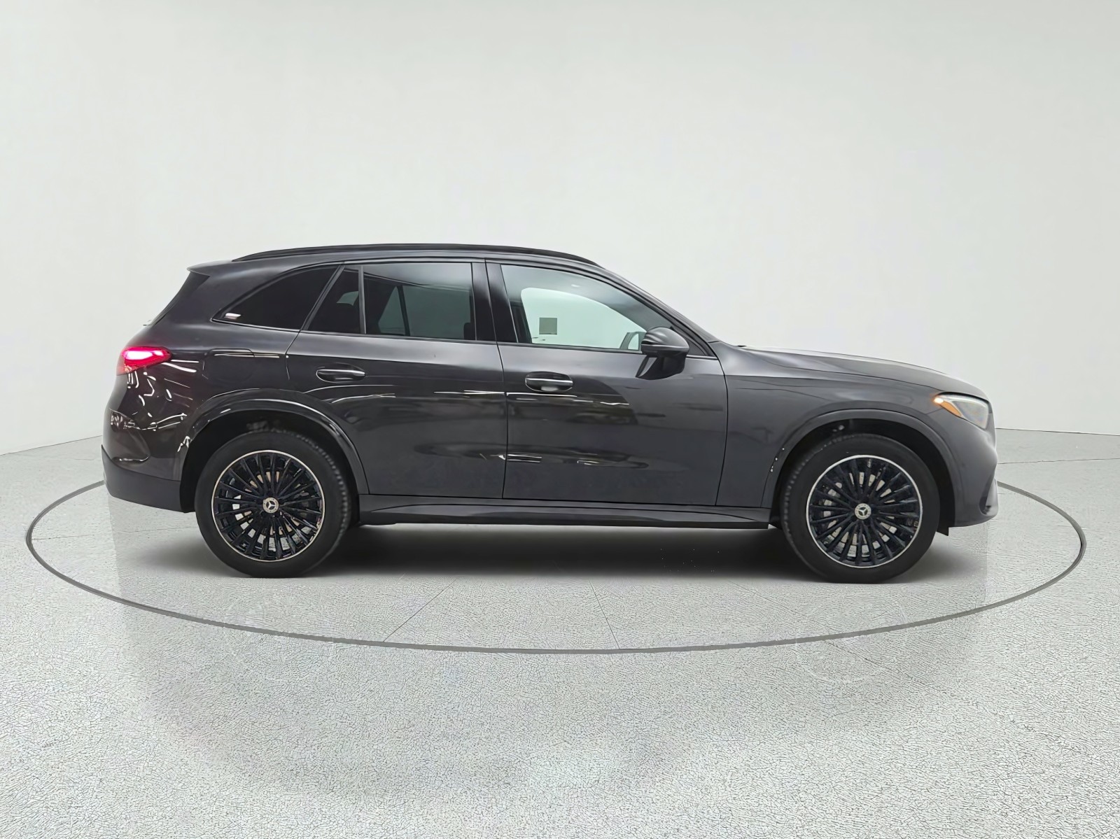 New 2027 Graphite Grey Metallic Mercedes-Benz GLC 300 SUV image 4