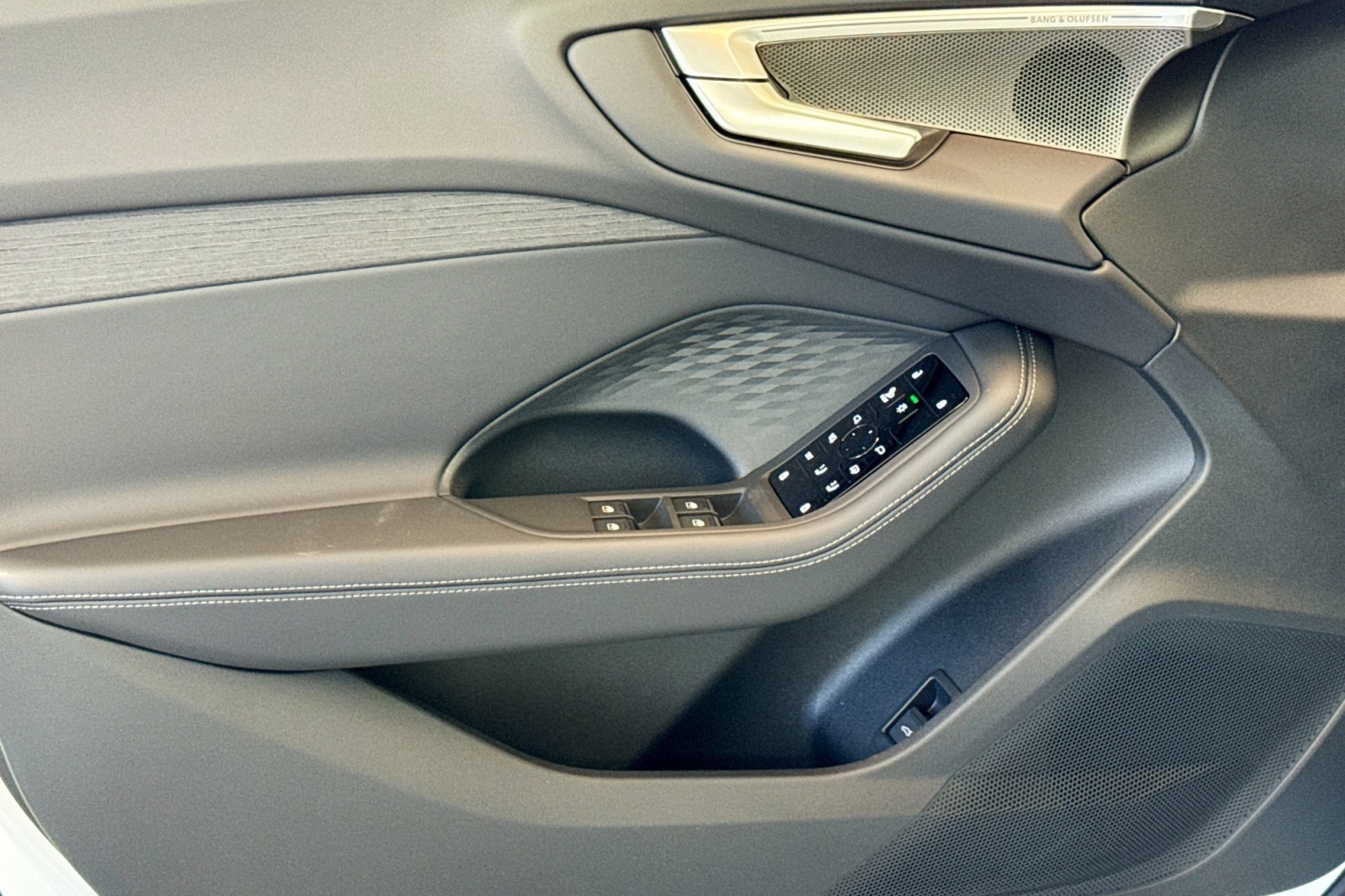 New 2025 Glacier White Metallic Audi Premium Plus 2.0 TFSI quattro image 15