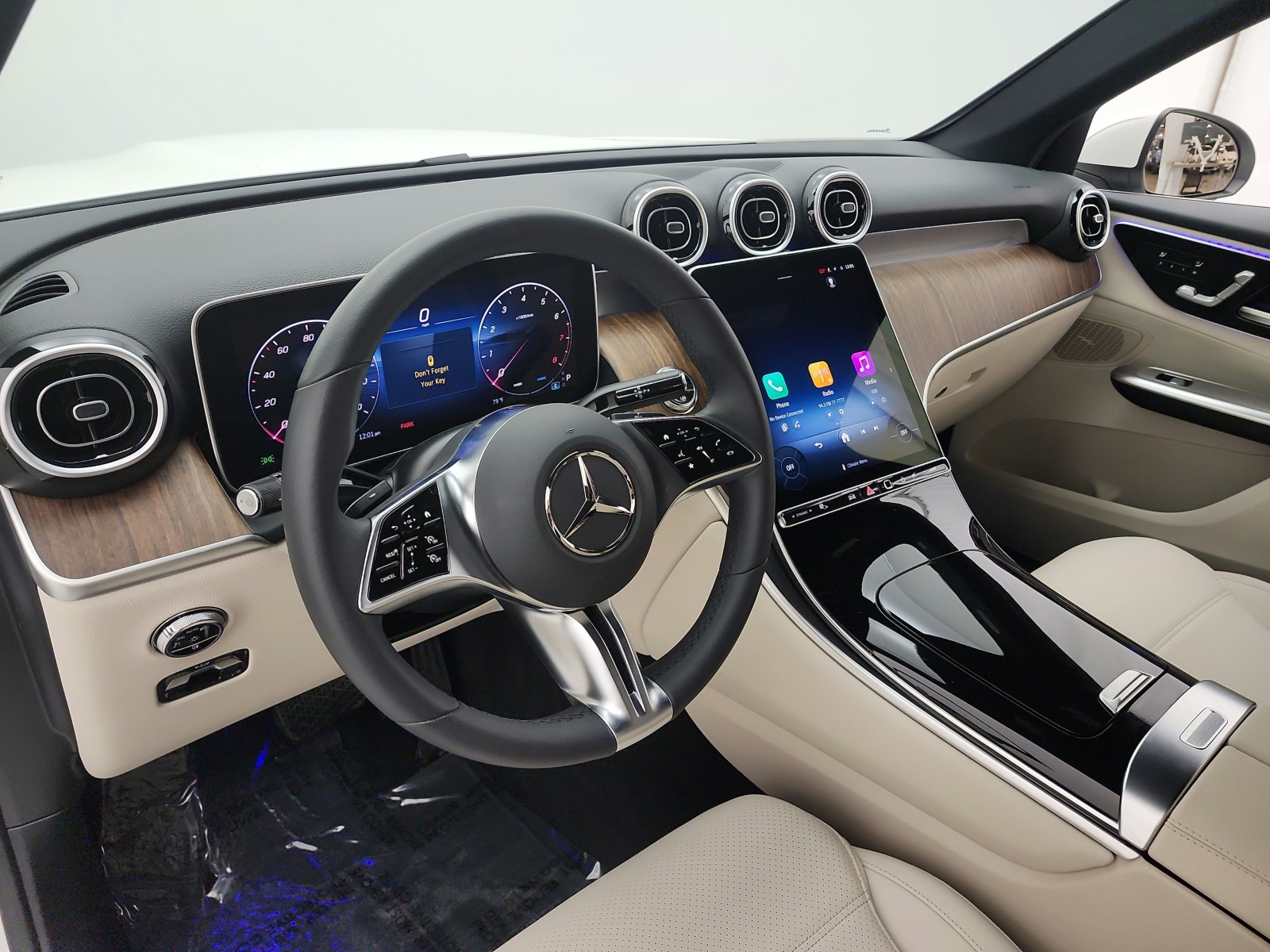 Certified Used 2025 Polar White Mercedes-Benz GLC 300 SUV image 15