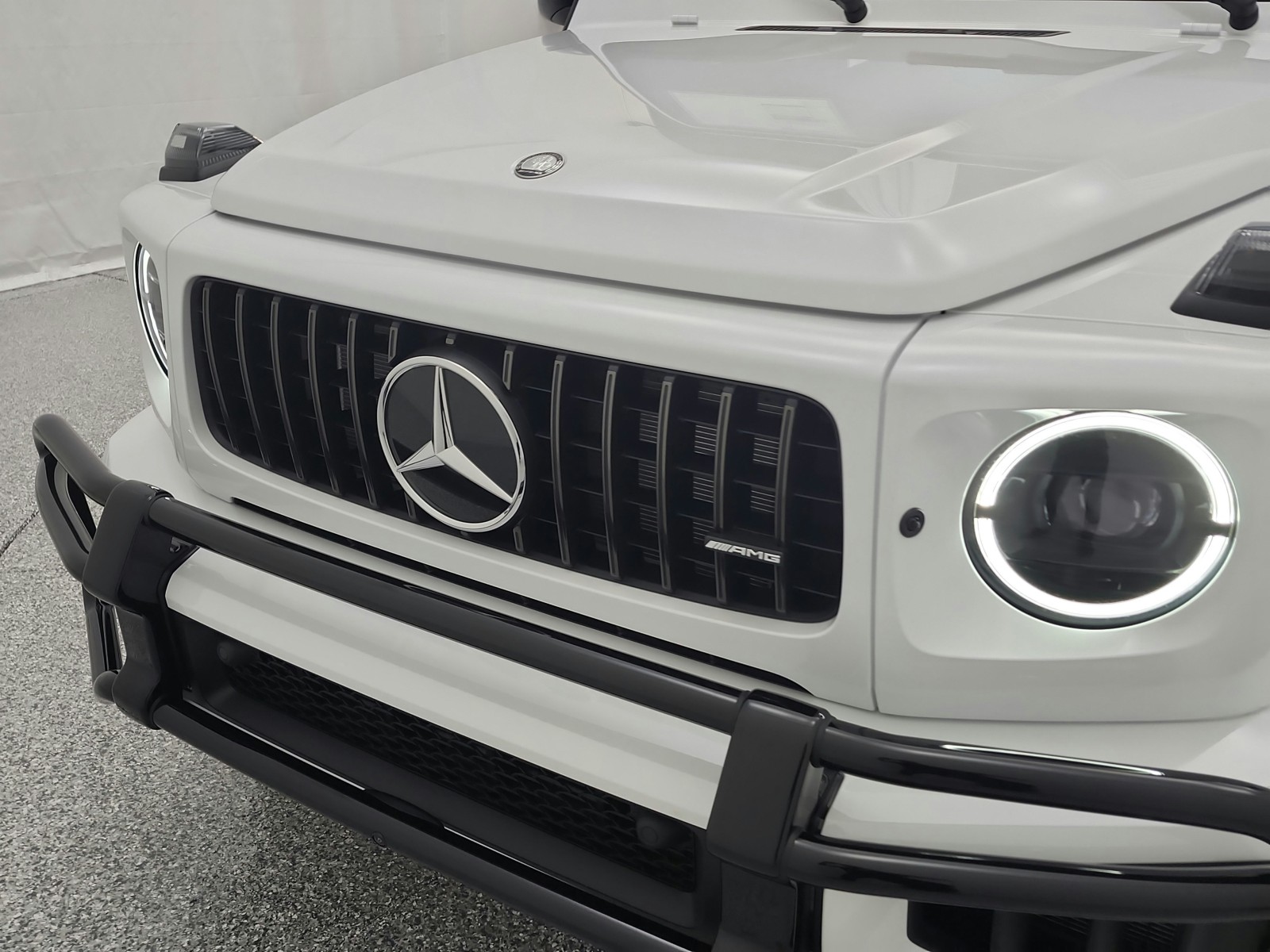 New 2026 MANUFAKTUR Moonlight White Metallic Mercedes-Benz AMG® G 63 image 13