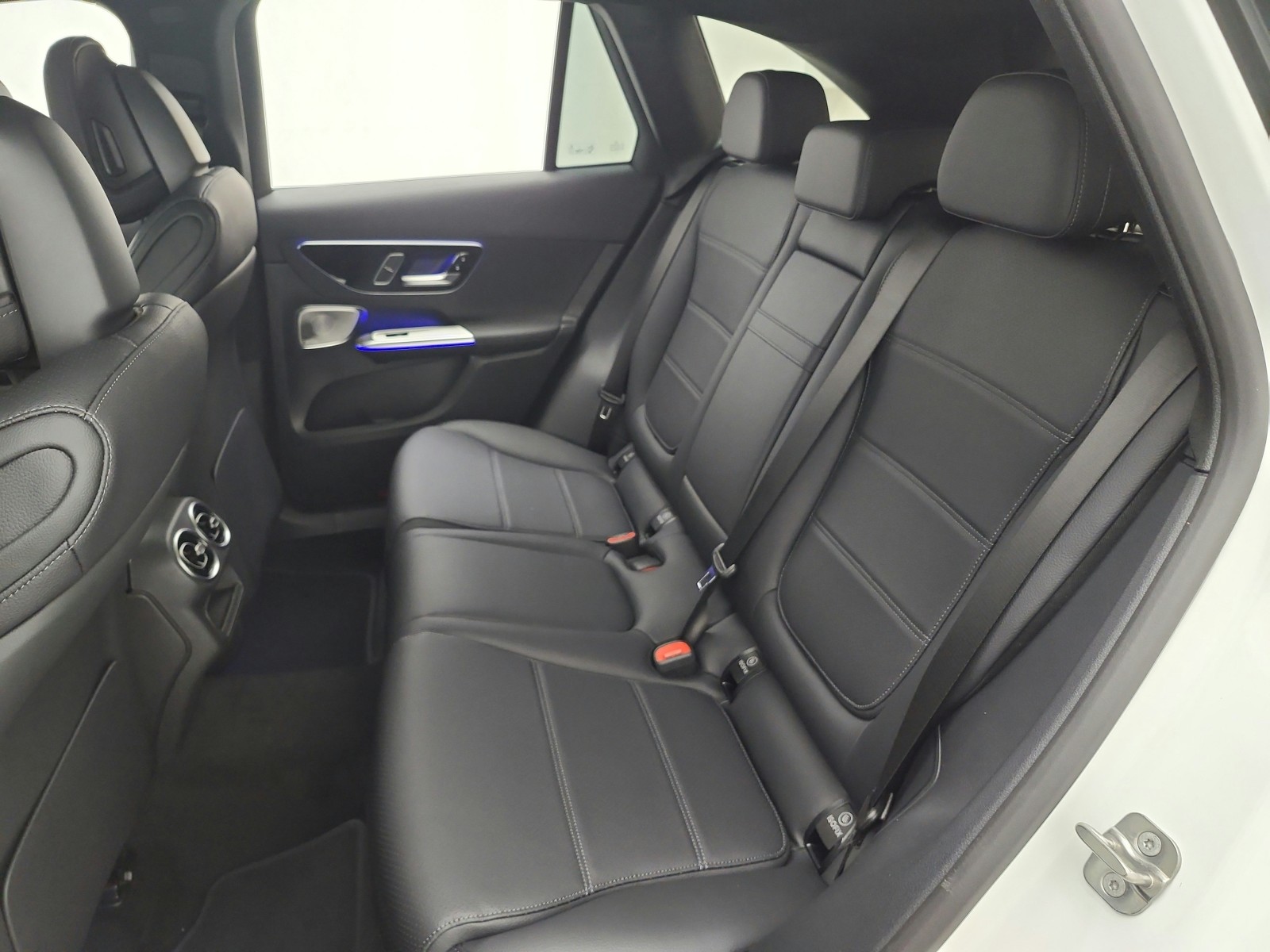 New 2026 Polar White Mercedes-Benz GLC 300 image 11