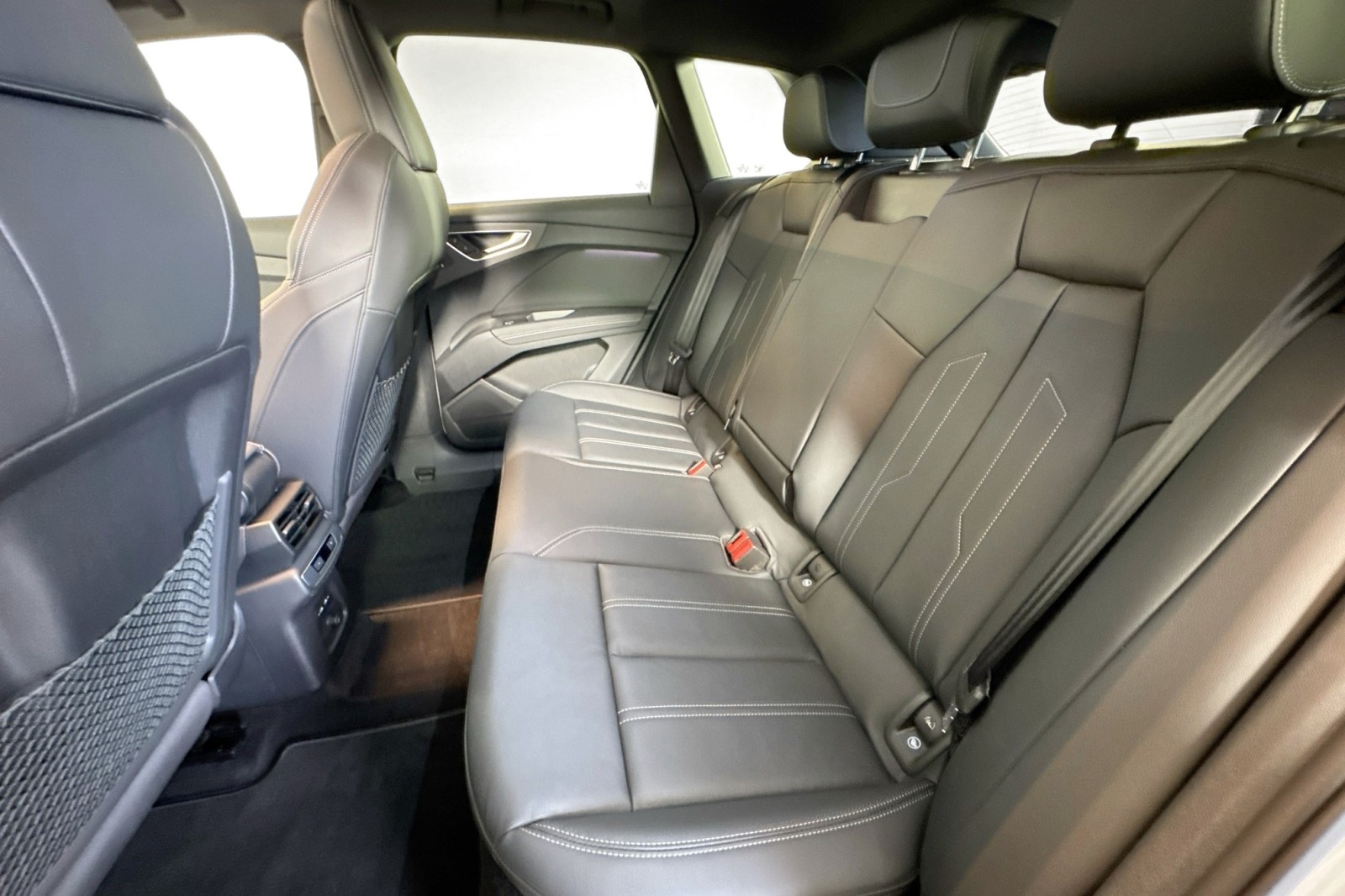 Used 2025 Pebble Gray Audi Premium Plus image 23