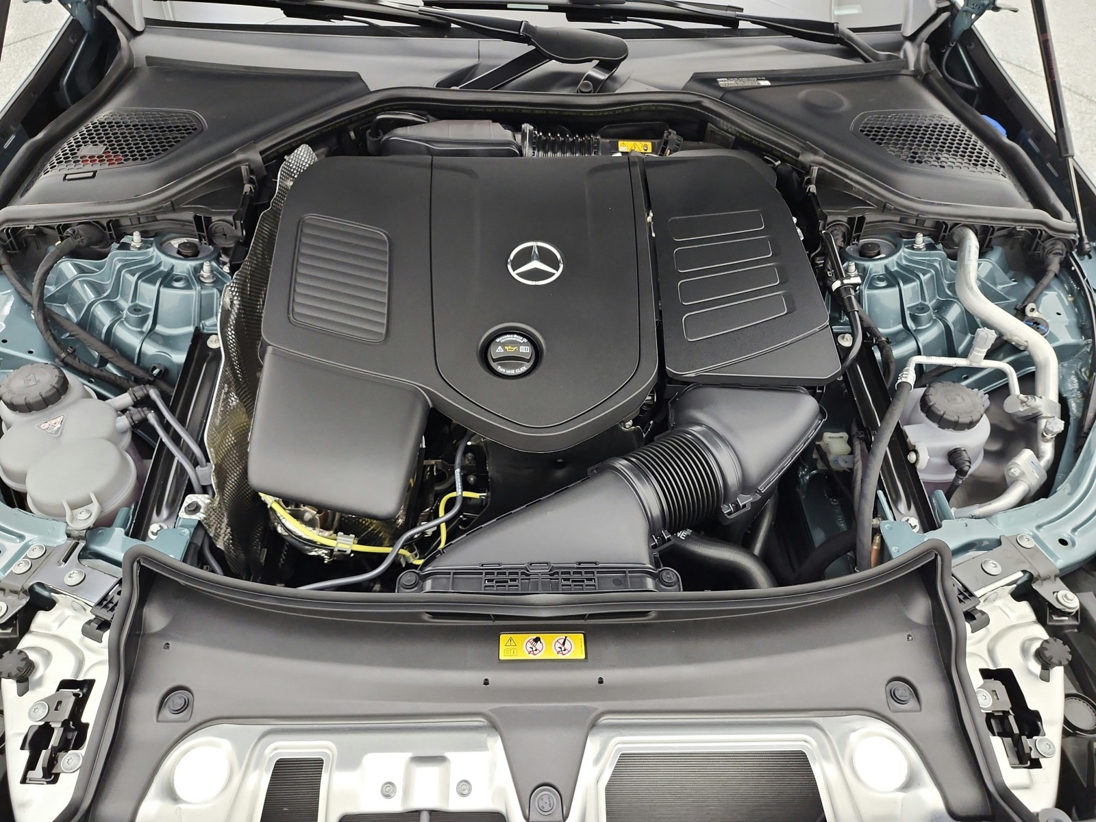 New 2027 Verde Silver Metallic Mercedes-Benz E 350 RWD Sedan image 12