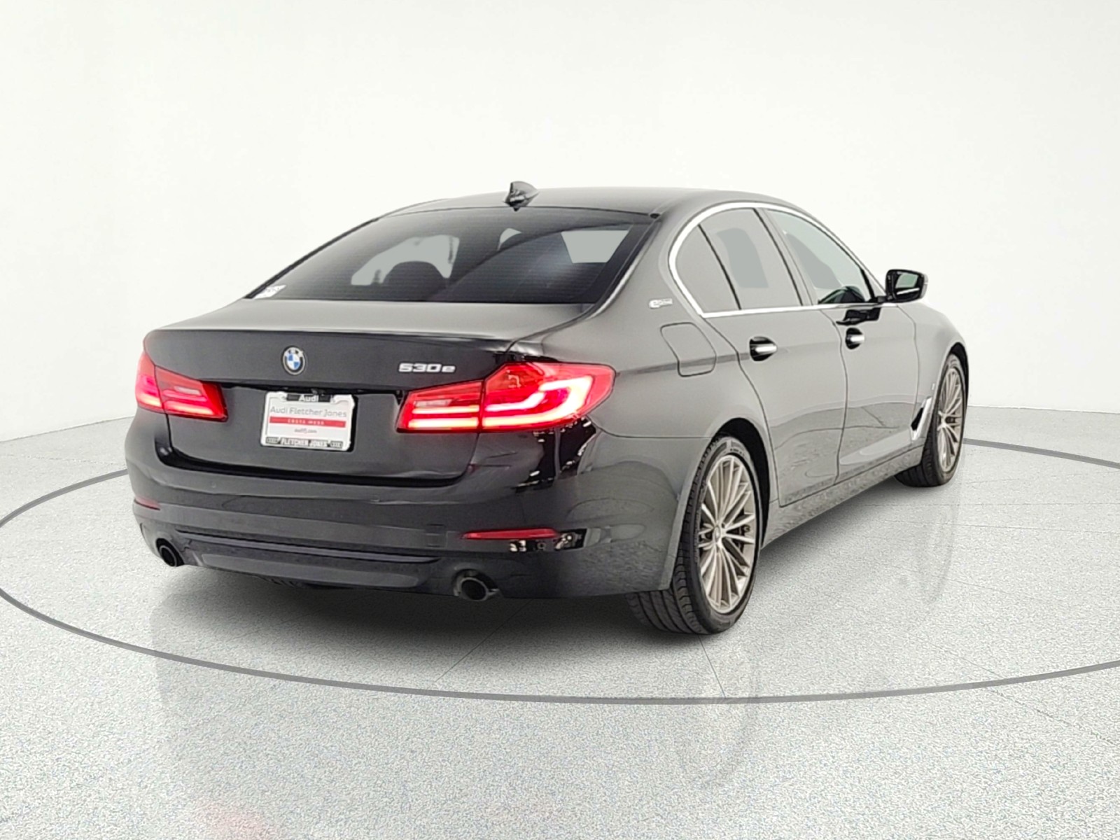 Used 2018 Jet Black BMW 530e iPerformance Plug-In Hybrid image 5