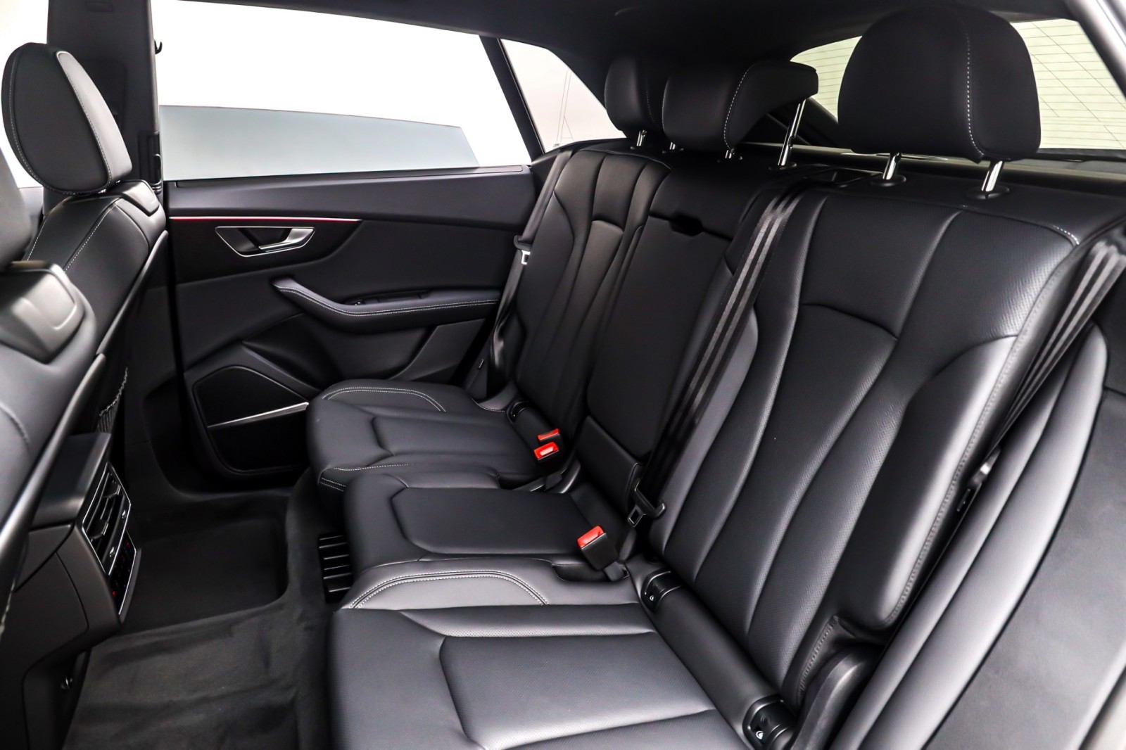 New 2026 Daytona Gray Pearl Effect Audi Premium Plus quattro image 8