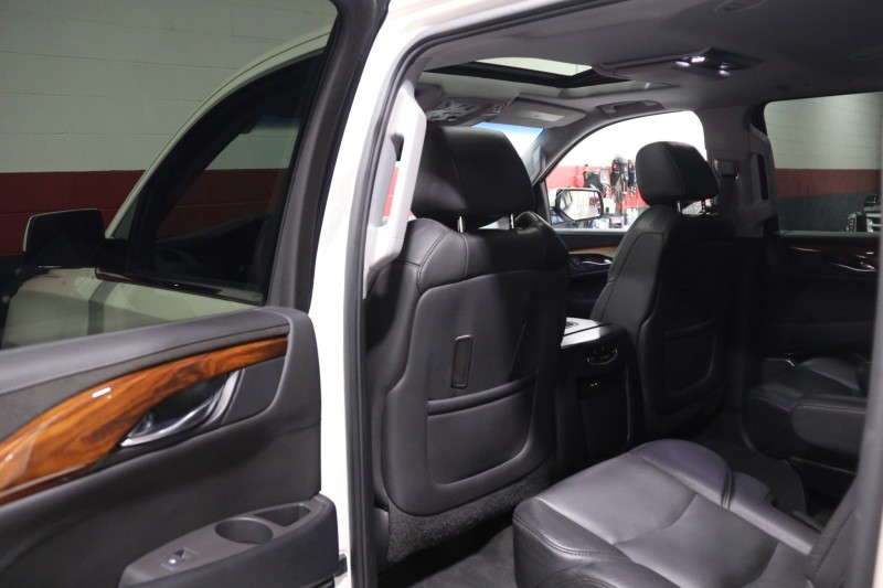 2015 Cadillac Escalade ESV Luxury 4WD 4dr SUV in , 