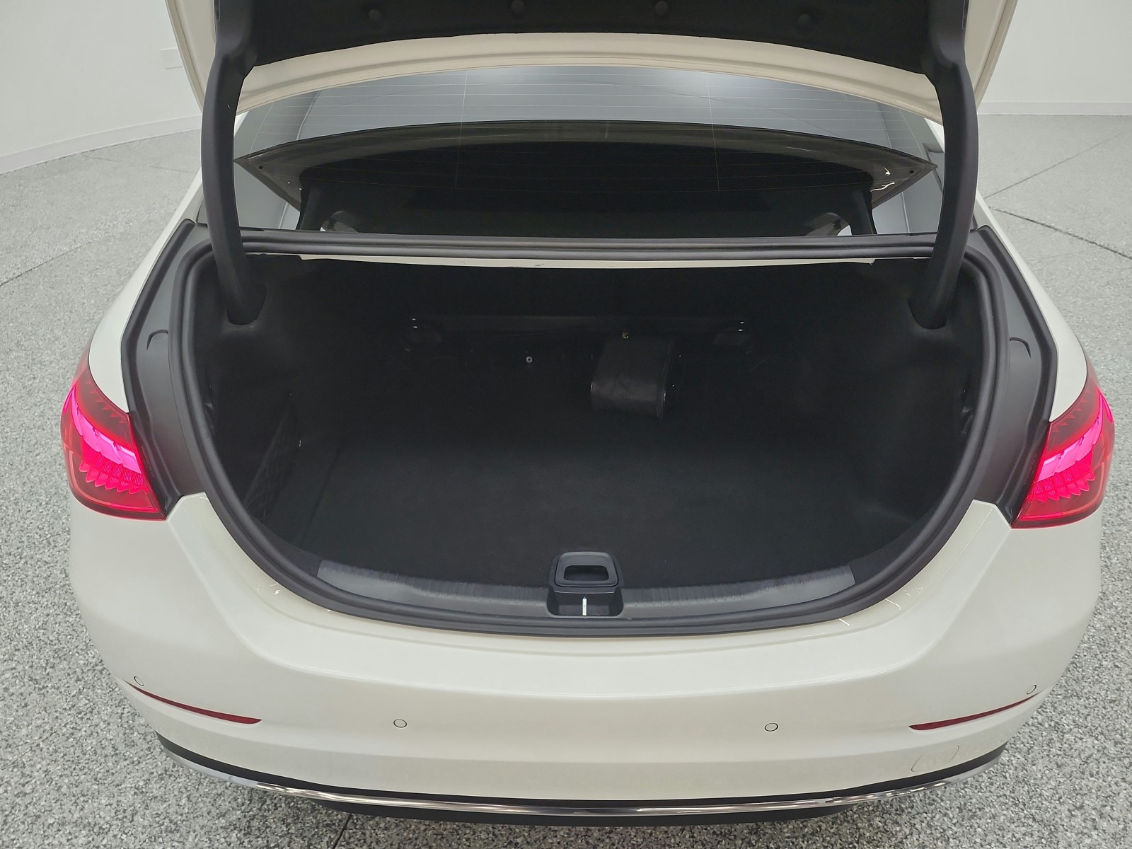 Used 2024 Polar White Mercedes-Benz C 300 Sedan image 23