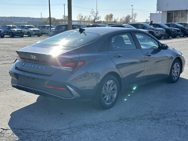 2024 Hyundai Elantra SEL 3