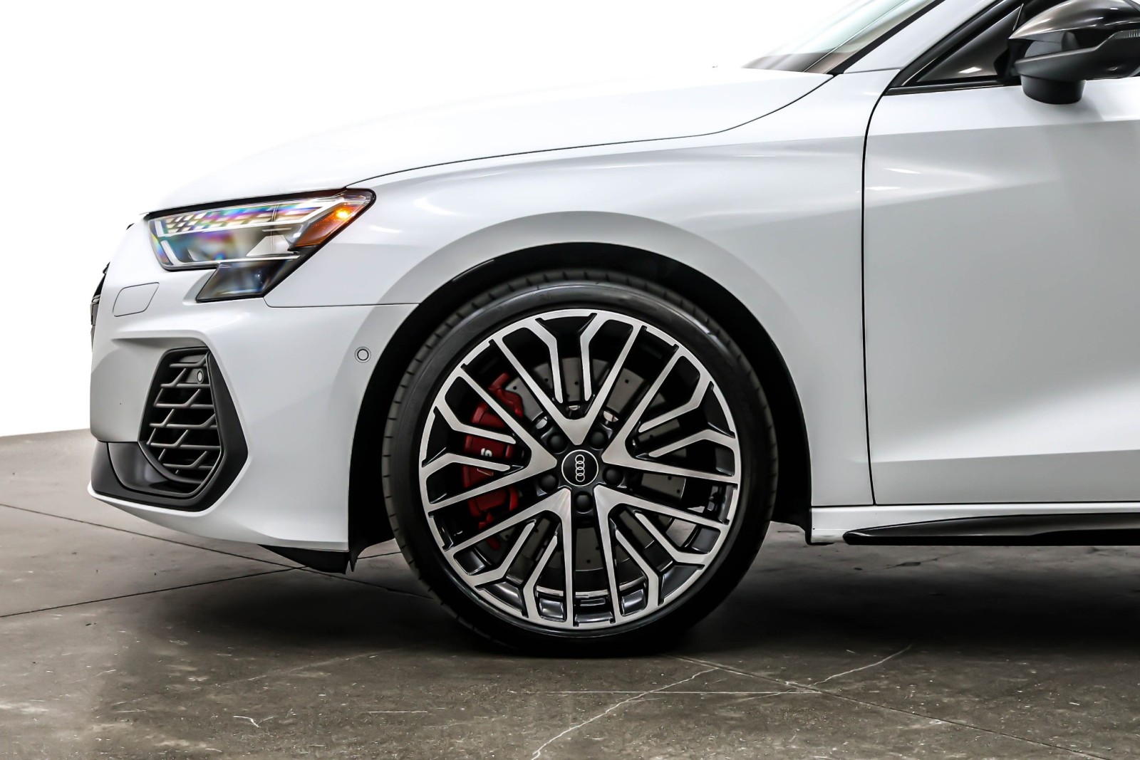 Used 2025 Glacier White Metallic Audi Premium Plus 2.0 TFSI quattro image 10