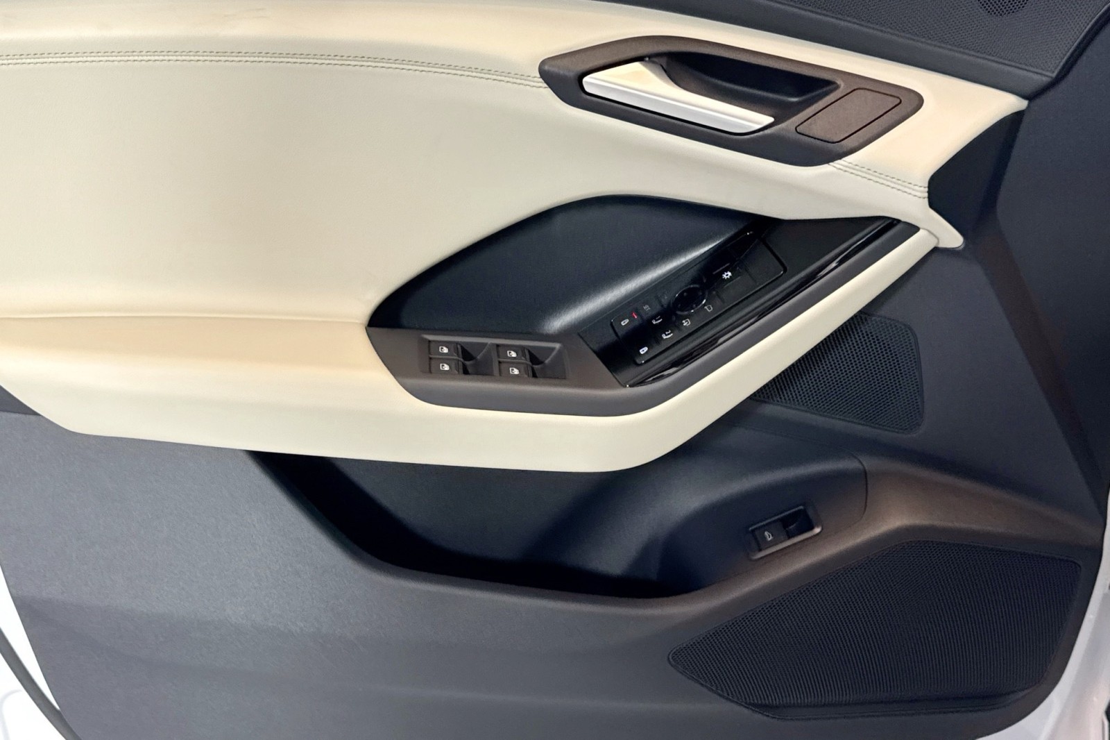 New 2025 Glacier White Metallic Audi Premium quattro image 15