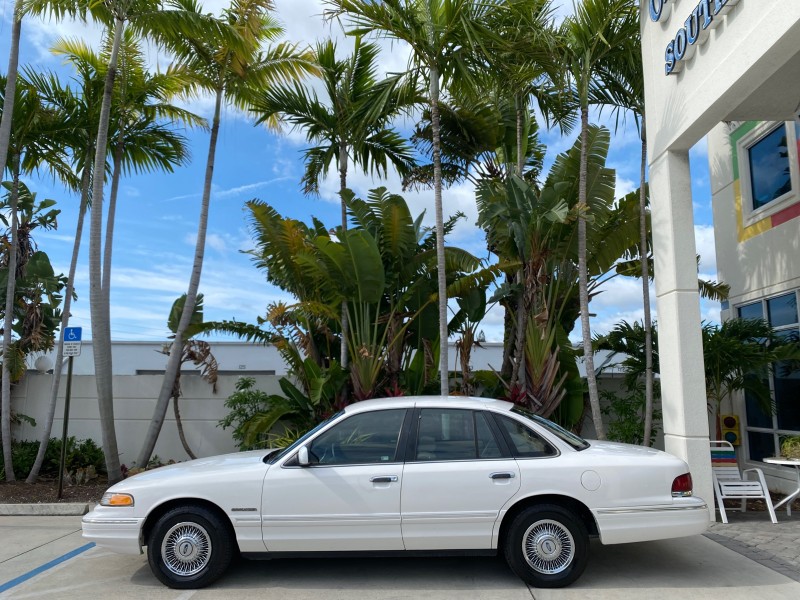 1995 Ford Crown Victoria LOW MILES 43,331 in , 