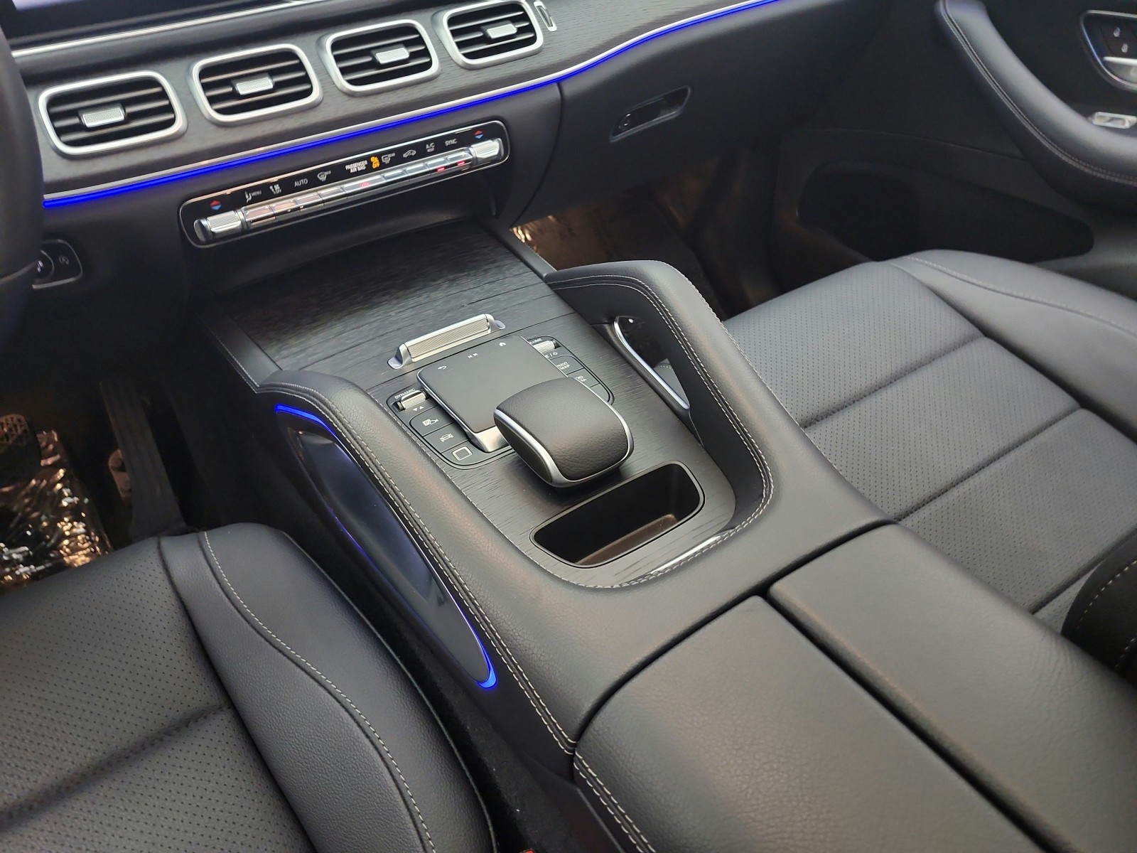 Certified Used 2026 Obsidian Black Metallic Mercedes-Benz GLE 350 4MATIC® SUV image 17