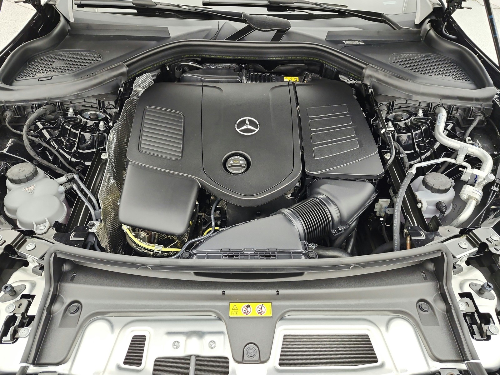 New 2027 Black Mercedes-Benz GLC 300 SUV image 12