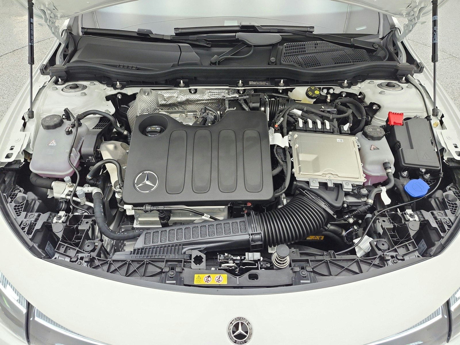 New 2027 Polar White Mercedes-Benz CLA 220 Hybrid FWD image 12