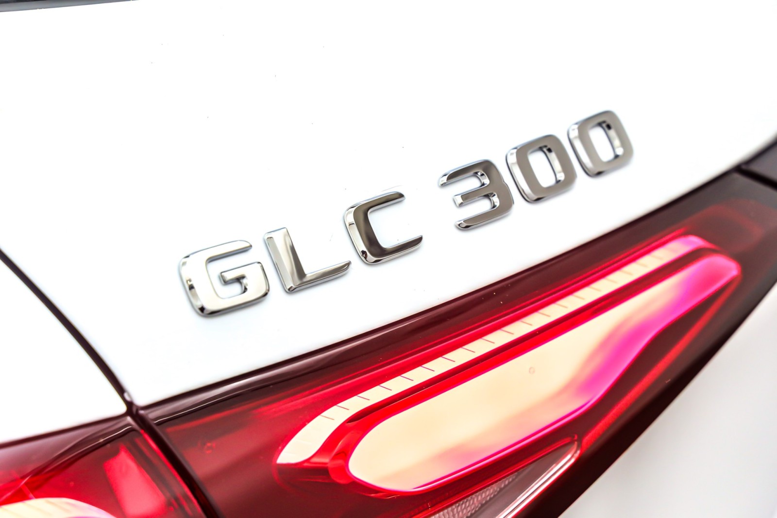 New 2026 Polar White Mercedes-Benz GLC 300 image 9