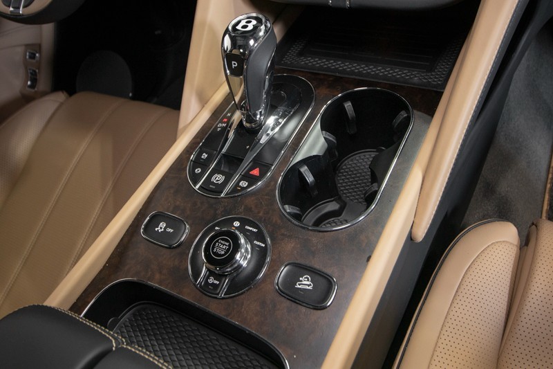 2024 Bentley Bentayga EWB Bentayga EWB Azure ($281,000 MSRP) *1-OWNER* in , 