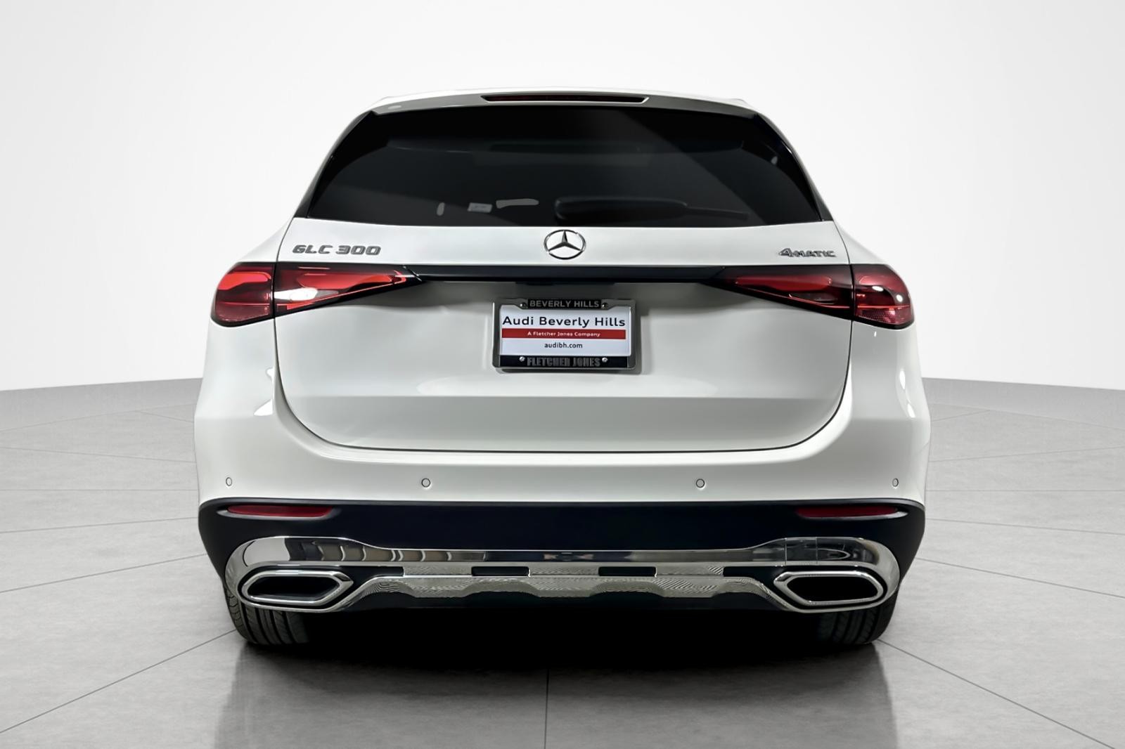 Used 2025 Polar White Mercedes-Benz GLC 300 4MATIC® SUV image 4