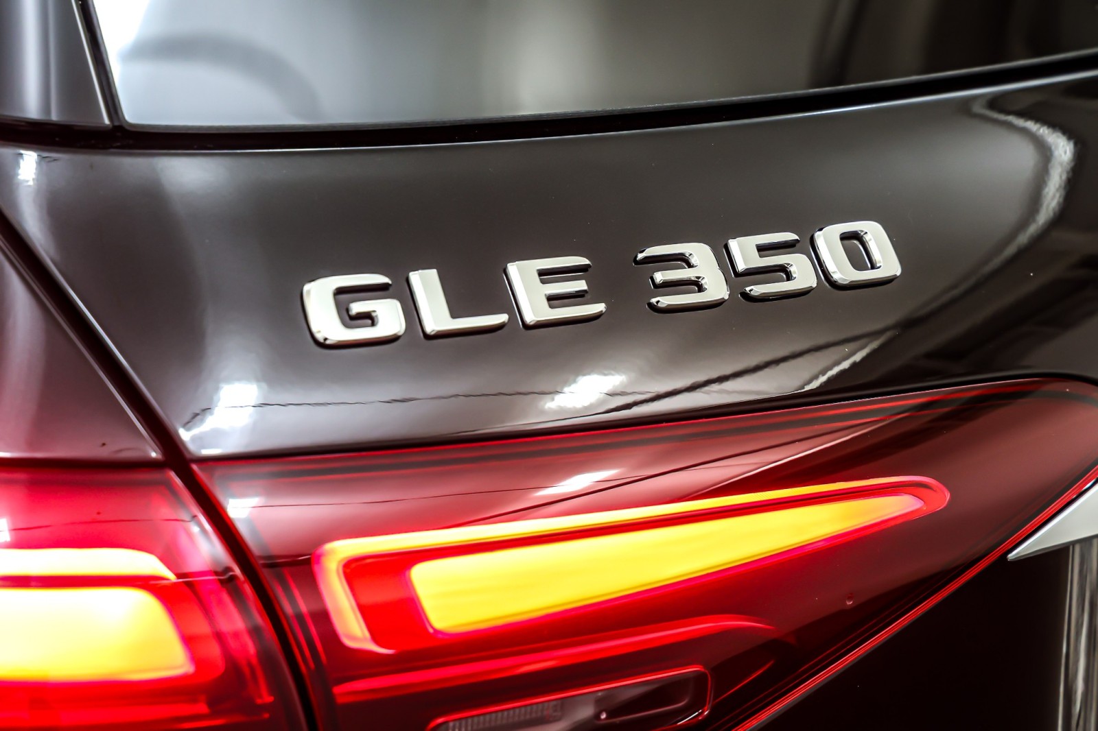 New 2026 Obsidian Black Metallic Mercedes-Benz GLE 350 image 9