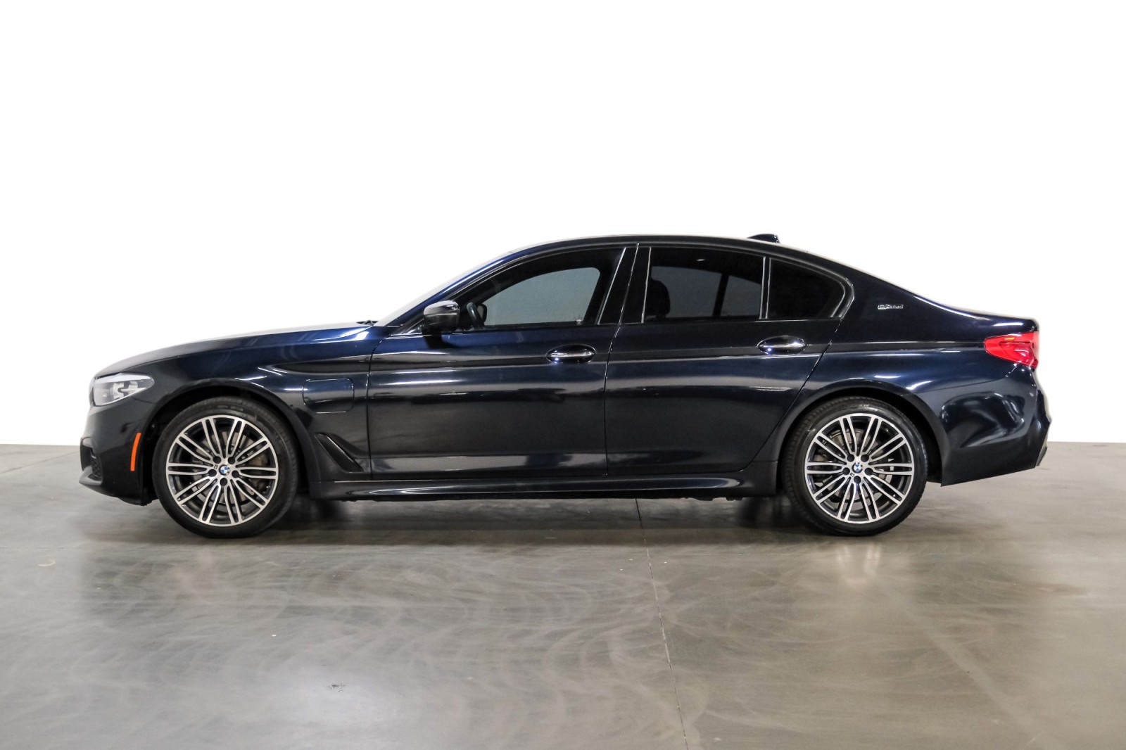 2018 BMW 5 Series 530e iPerformance MSport 9